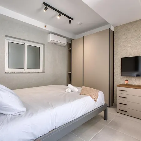 Apartment Stylish Heart Of St Julians Sleeps 5 St. Paul's Bay