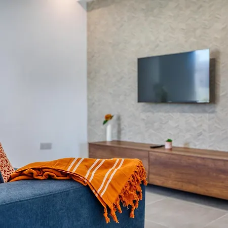 Stylish Heart Of St Julians Sleeps 5 St. Paul's Bay