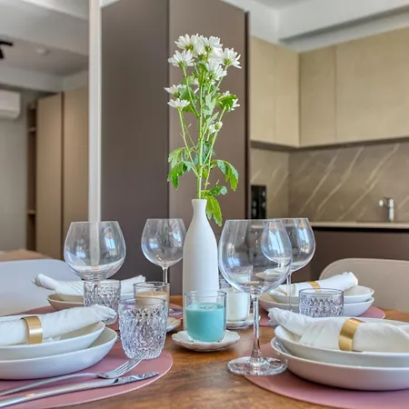 Stylish Heart Of St Julians Sleeps 5 Apartment *