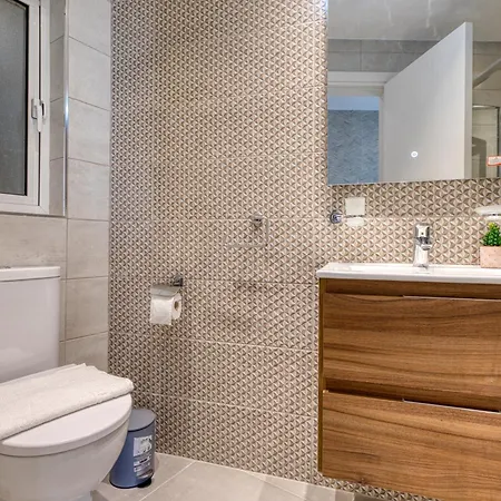 Stylish Heart Of St Julians Sleeps 5 Apartment