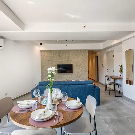 Stylish Heart Of St Julians Sleeps 5