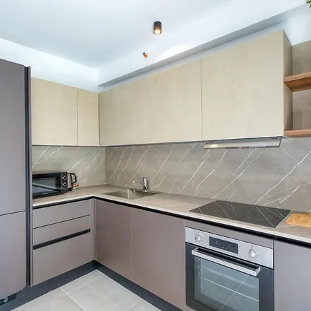 Stylish Heart Of St Julians Sleeps 5
