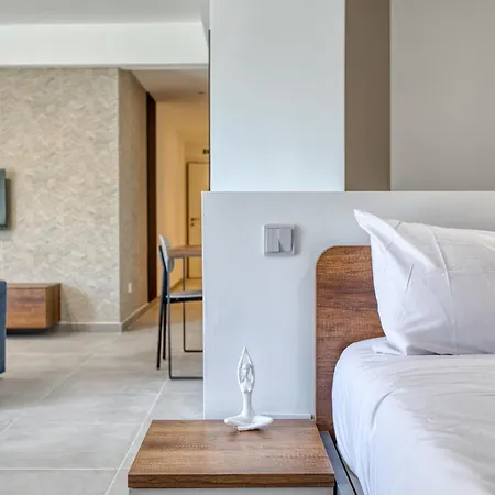 Stylish Heart Of St Julians Sleeps 5 * St Paul's Bay